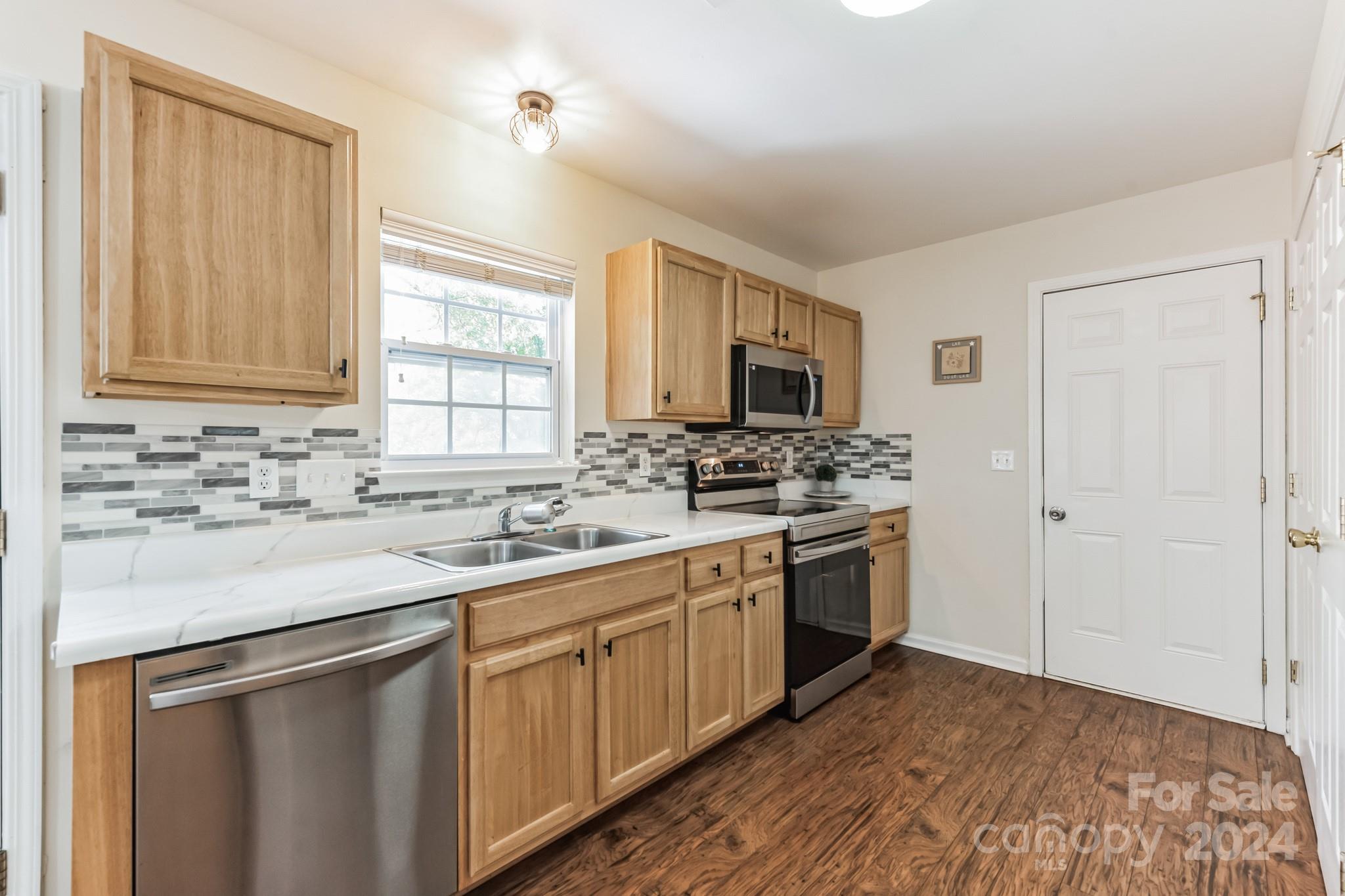 7925 Quail Field Drive