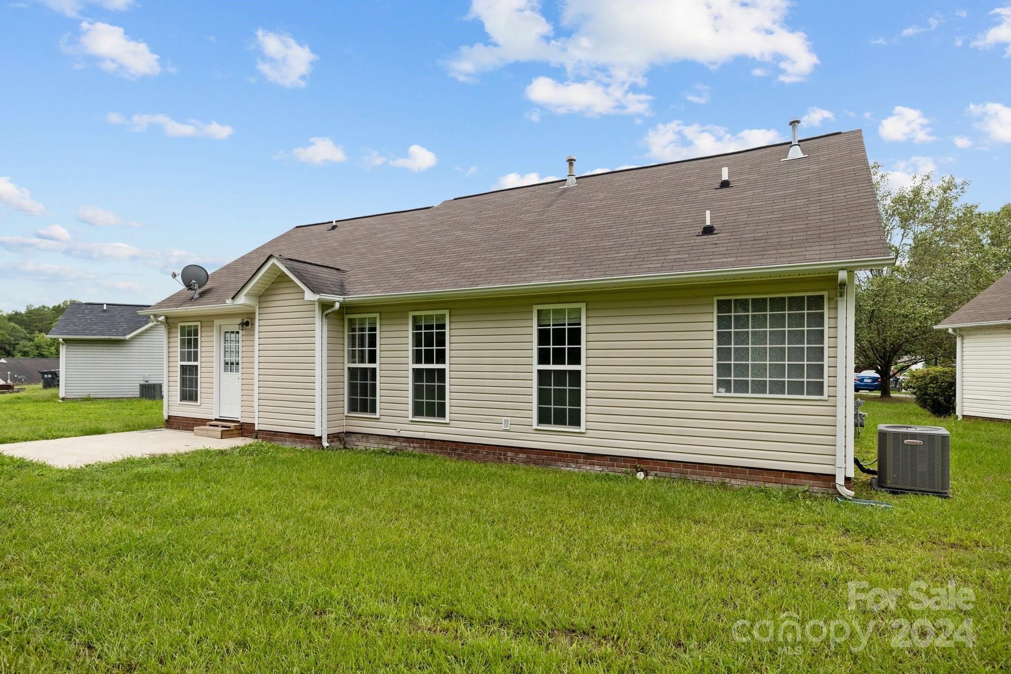 904 Rucker Cliff Drive