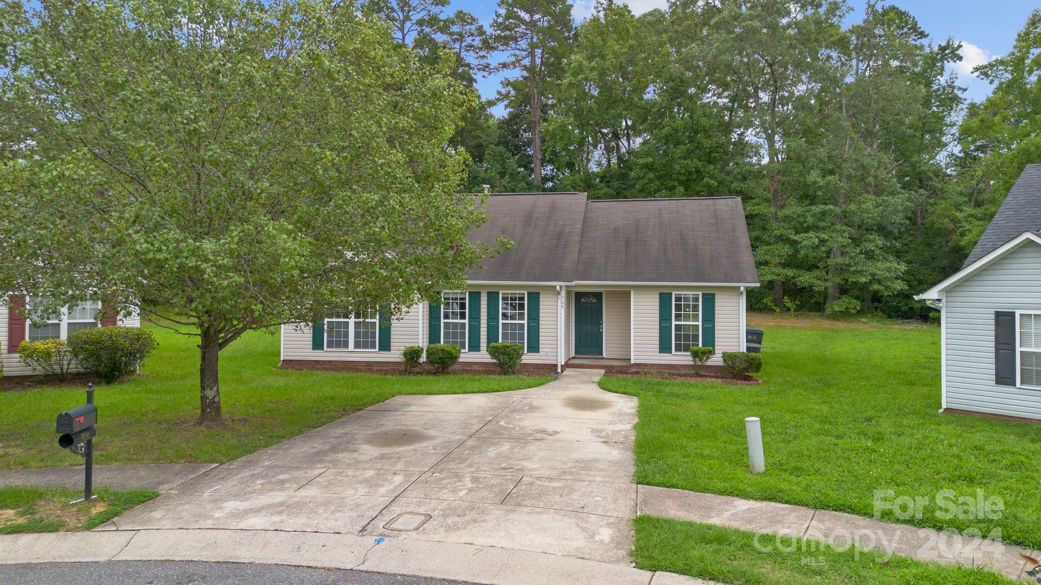 904 Rucker Cliff Drive